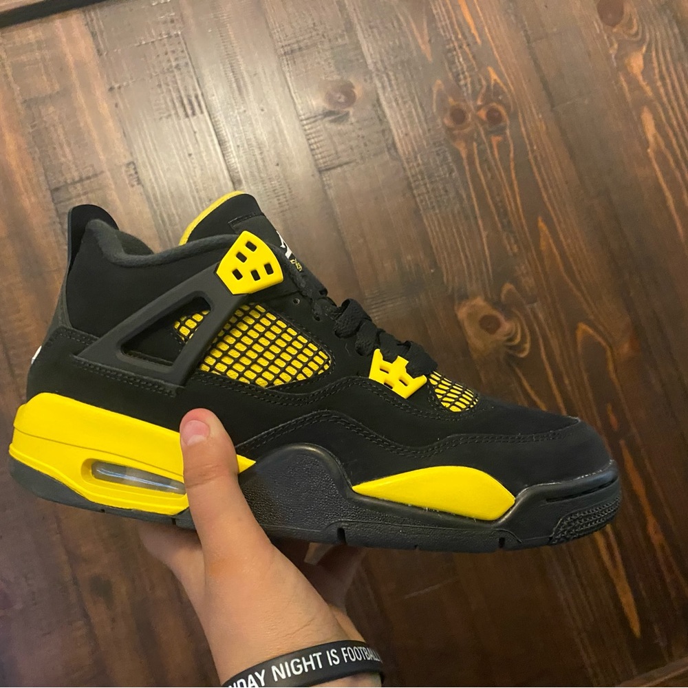 Jordan 4 yellow thunder